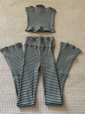 Blue and brown striped set